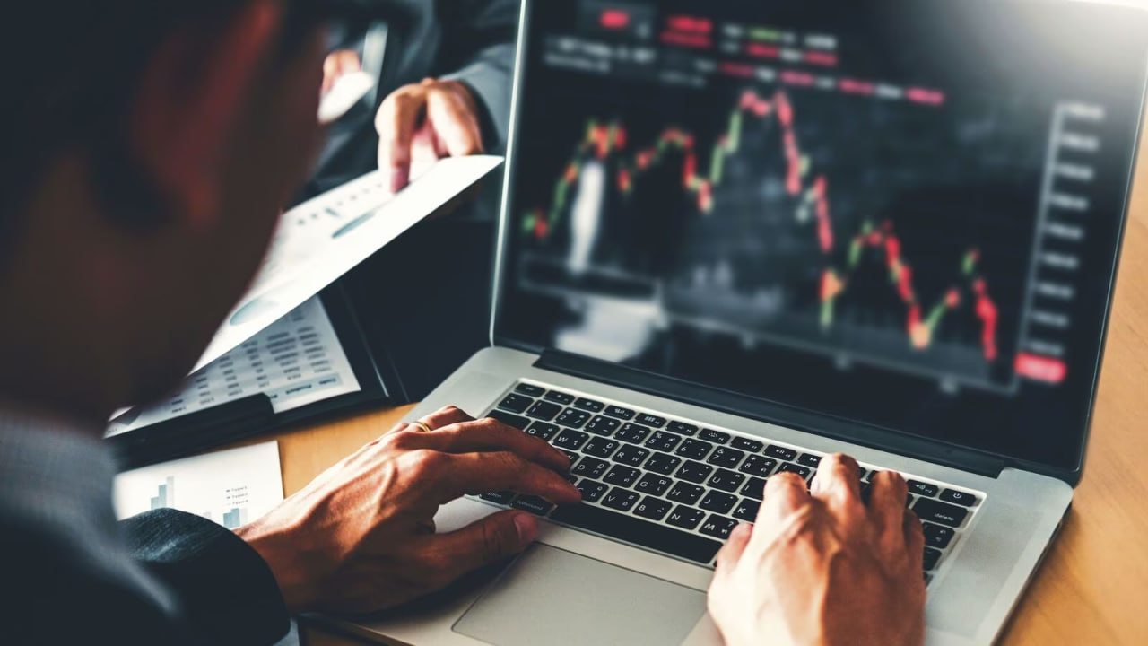 炒股杠杆公司 ETF最前线 | 富国中证智能汽车主题ETF(515250)早盘上涨1.83% 芯片概念主题走强 康希通信上涨20.01%